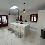 فيلة Ballena Azul كوستا تاغيسي